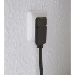 Kurzverlaengerungsleitung schwarz mitWinkel-Flachstecker 5m H05VV-F3G1,5