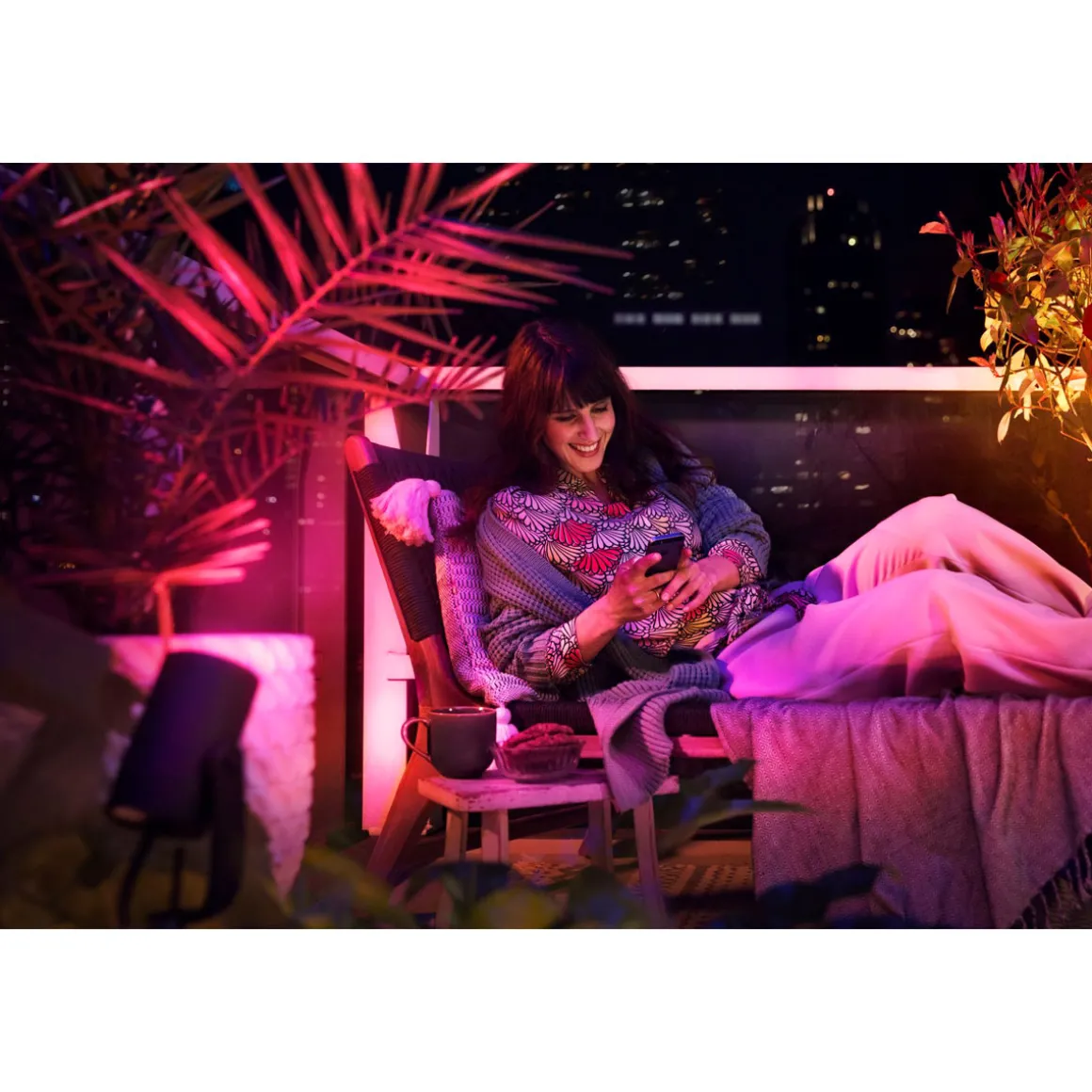 Philips Hue LED-Außenleuchte Lily 19,4 x 8,4 x 7 cm schwarz