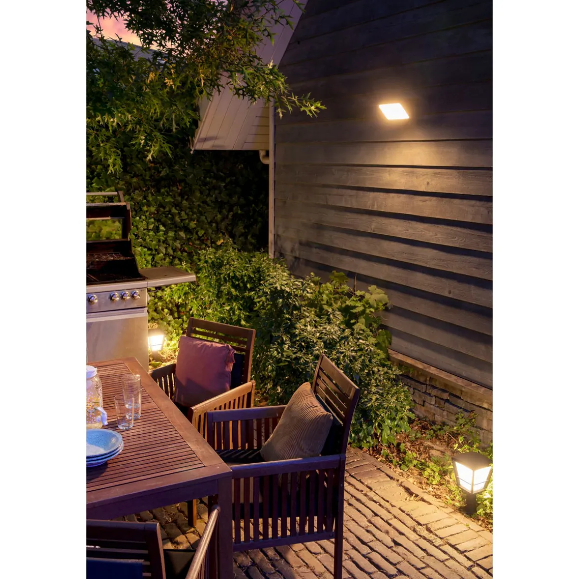 Philips Hue LED-Außenwandleuchte Discover schwarz